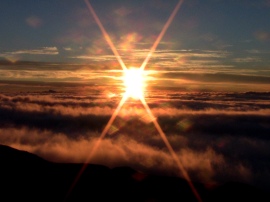 Saulužė teka virš debesų